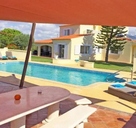 Poco Partido Sleeps 15 Pool Air Con * カルヴォエイロ